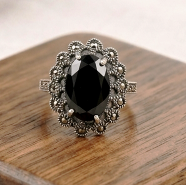Mytys Retro Marcasite Silver Ring